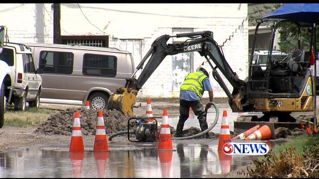 City's Water Department Repairs Two Broken Water Mains | Kiiitv.com